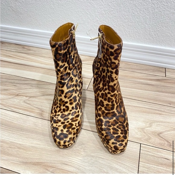 200. Vince Camuto Nevvina Genuine Calf Hair Leopard Print Bootie Size 8 - Picture 6 of 6